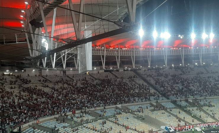 Flamengo é denunciado no STJD por canto homofóbico em jogo contra o Grêmio da Copa do Brasil