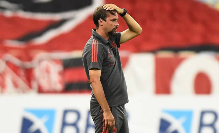 Após goleada, Maurício Souza destaca jovens do Flamengo: "Cada vez se mostram mais"