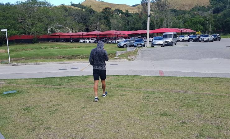 Exame aponta lesão, Arrascaeta não viaja e está fora do jogo contra o Emelec