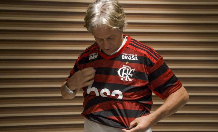 O início da Era Jesus no Flamengo: português chega para assinar e encontrar torcida no Fla-Flu