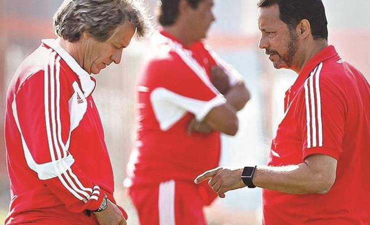 Com João de Deus, Jorge Jesus monta staff com sete integrantes para comandar o Flamengo
