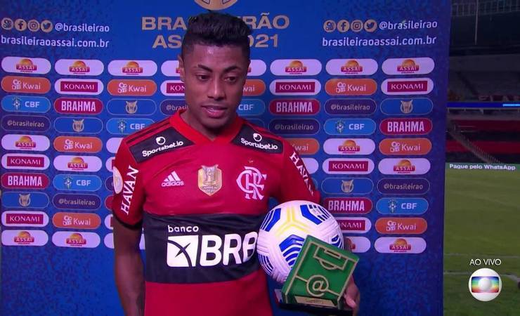 Bruno Henrique, do Flamengo, leva bola para casa, homenageia MC Kevin e admite: "Joguei mal em alguns jogos"
