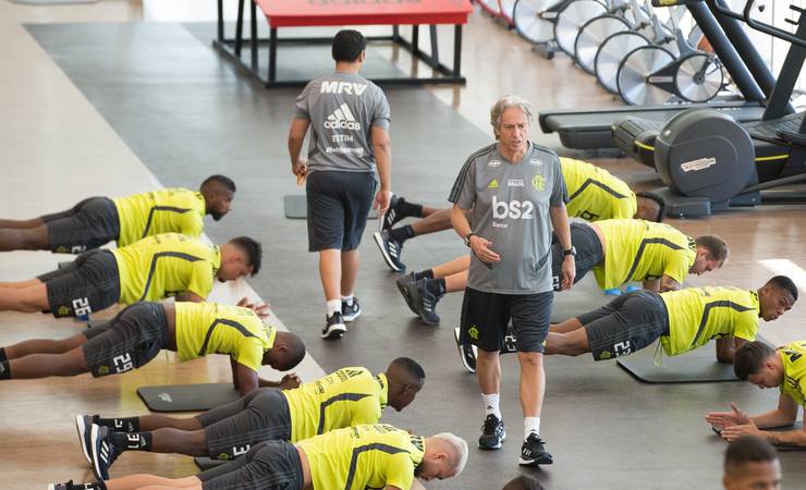 Os mandamentos de Jesus: antenado e rigoroso, português regula o dia a dia do Flamengo