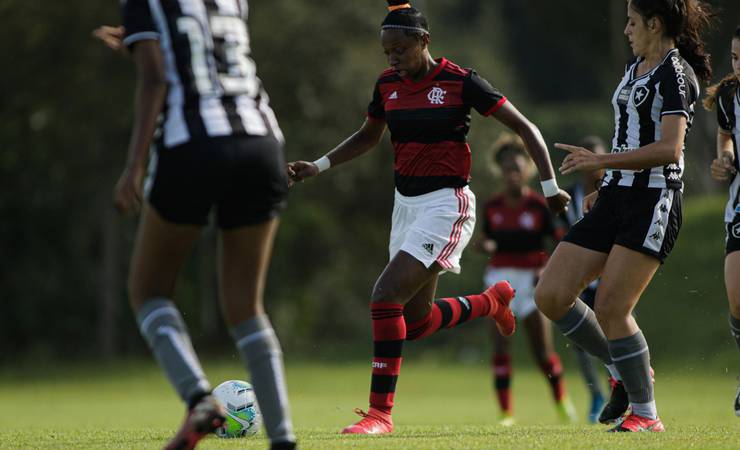 Flamengo goleia o Botafogo e mantém 100% de aproveitamento no Brasileiro feminino sub-18