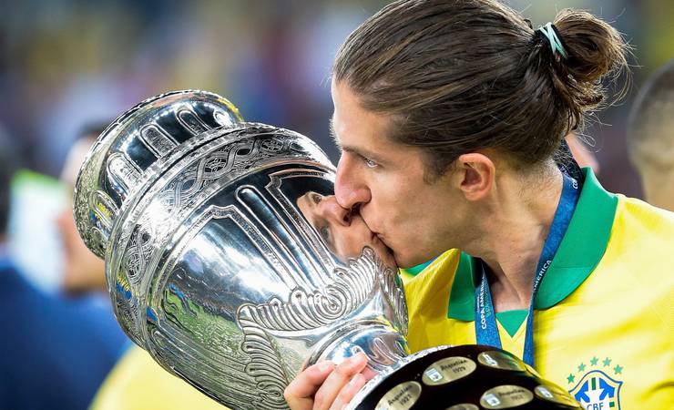 Filipe Luís terá reunião com o Atlético de Madrid, e Flamengo segue à espera de resposta
