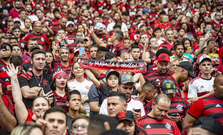 "Boom" de adesões, críticas e erro reconhecido: sócio-torcedor do Flamengo em questão
