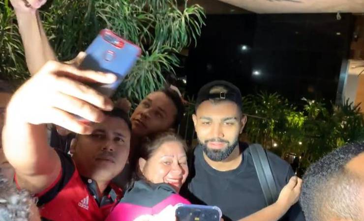 Depois de maratona aérea, Gabigol e Rodrigo Caio chegam a Fortaleza e reforçam o Flamengo