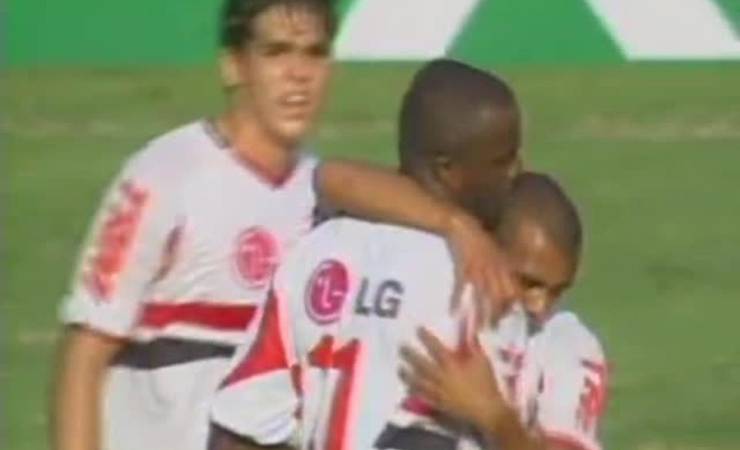 Aos 40 anos, atacante Reinaldo encerra a carreira: "Cumpri minha meta e venci"