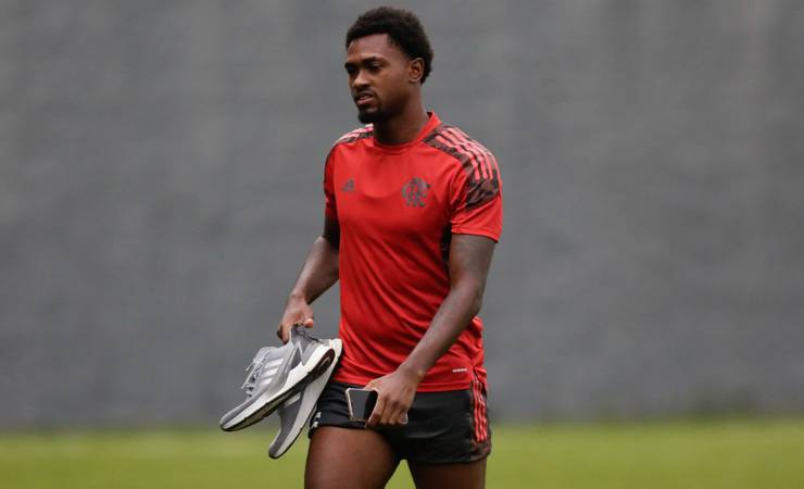 Flamengo negocia empréstimo de Otávio ao Sampaio Corrêa; Chape sonda situação de Thiaguinho