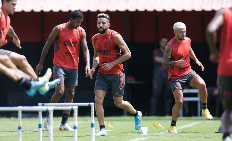 Escalação do Flamengo: Santos e Isla vivem expectativa de oportunidade diante do Palmeiras