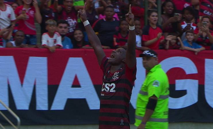 Há vida longe de Vinicius Jr: carinho e paciência impulsionam talento de Lincoln no Flamengo