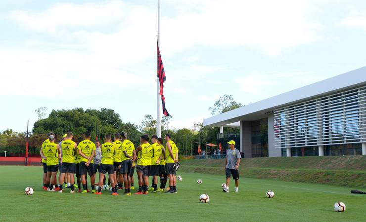 Flamengo divulga lista com atletas que vão iniciar a pré-temporada no Ninho do Urubu