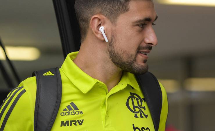 Problemas afastam Arrascaeta de meta contratual, e Flamengo economiza quase R$ 6 milhões