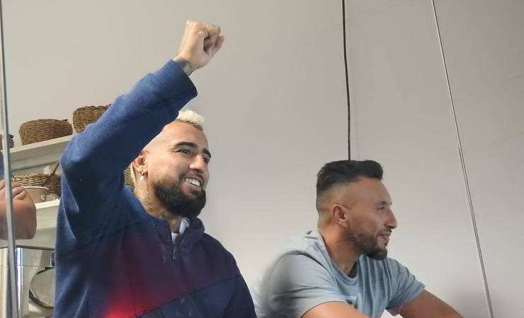 Ainda como torcedor do Flamengo, Vidal vibra muito e filma os rubro-negros