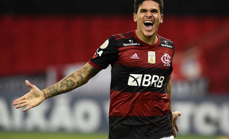 Flamengo anuncia que exerceu opção de compra de Pedro junto à Fiorentina