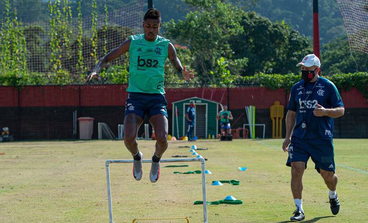 Elogiado por Jorge Jesus, Flamengo também passa na avaliação física: "Cumpriram 100%"