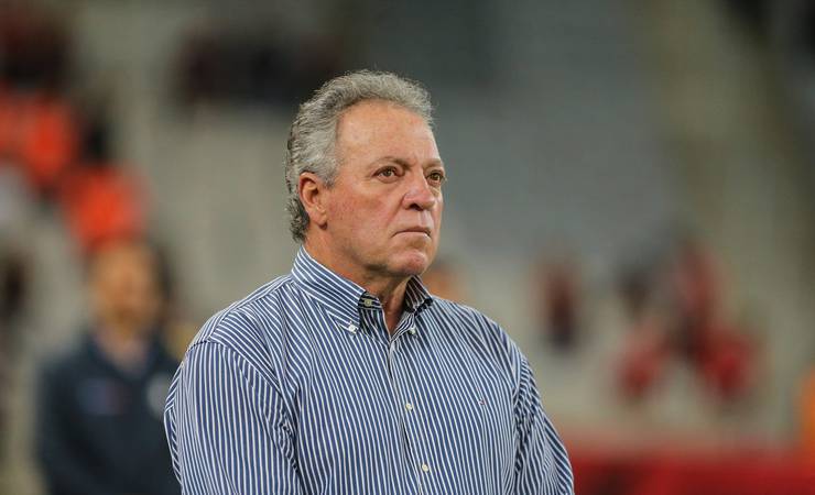 Abel Braga avalia cobrar Flamengo na Justiça por parte de premiação por títulos de 2019