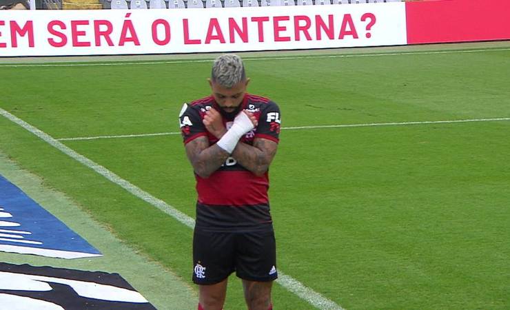 Gabigol comemora gol do Flamengo com homenagem ao ator de Pantera Negra