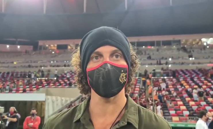 David Luiz tem primeiro contato com torcida do Flamengo no Maracanã: "Muito especial"
