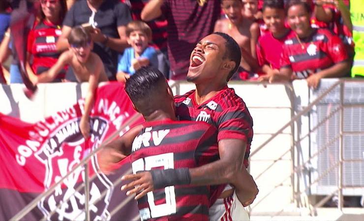 Análise: individualidade faz valer peso do elenco, e Abel tem novas certezas em vitória do Flamengo