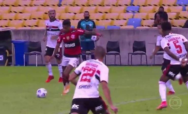 Renato curte bom início no Flamengo, lamenta gramado e revela preleção contra tabu: "Tínhamos que esquecer"