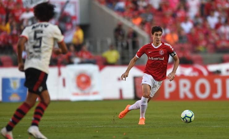 De olho no mercado, Flamengo tem Rodrigo Dourado, volante do Internacional, no radar para 2020