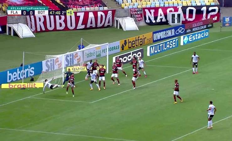 Raio-X da defesa: Flamengo sofreu 61% dos gols no Brasileiro em cruzamentos para a área