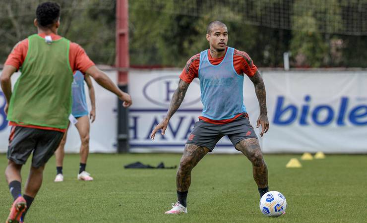 Após primeira semana de treinos, Kenedy tem previsão de ser integrado ao elenco do Flamengo na segunda