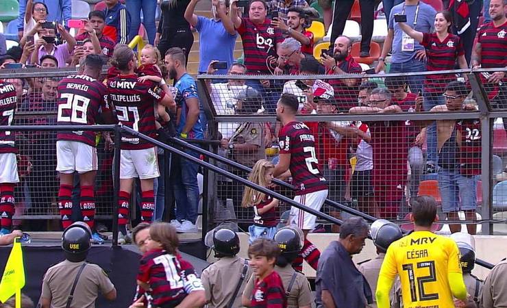 Conmebol denuncia Flamengo por permitir entrada de filhos dos jogadores na premiação em Lima