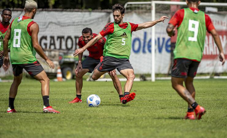 Perto da volta ao Flamengo, Rodrigo Caio faz primeiro treino completo junto com time