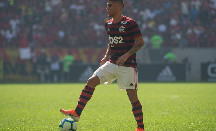 Barrado, Cuéllar perde espaço e moral internamente e não esconde desconforto no Flamengo