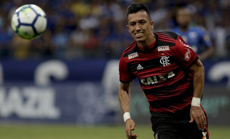 Uribe é liberado pelo Flamengo para viajar e assinar com o Santos
