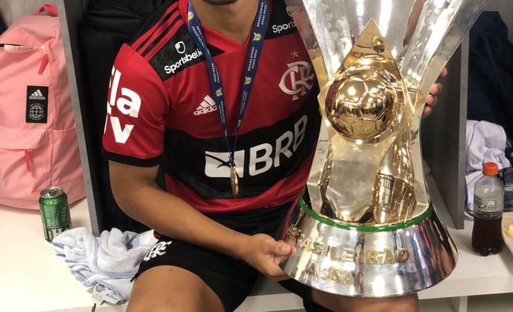Discípulo de Arão, Gomes abdica de férias por sequência no Flamengo: "É um prazer vestir essa camisa"