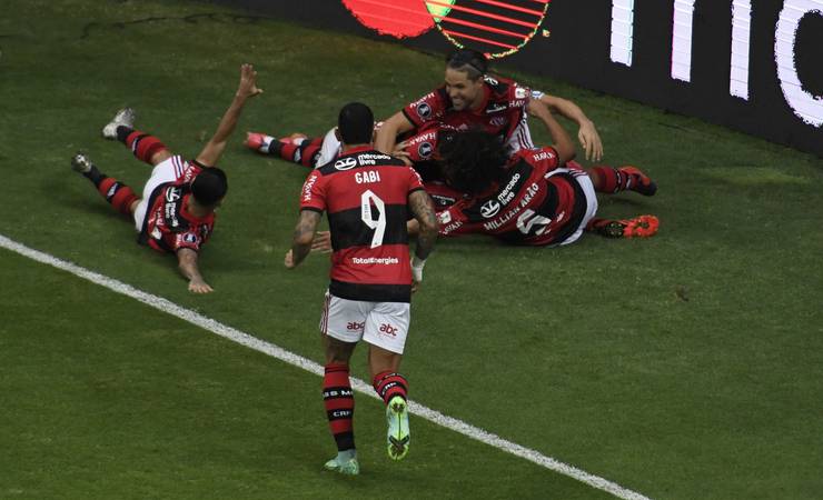 Atuações do Flamengo: Arrascaeta, Vitinho, e Bruno Henrique se destacam; Diego Alves falha