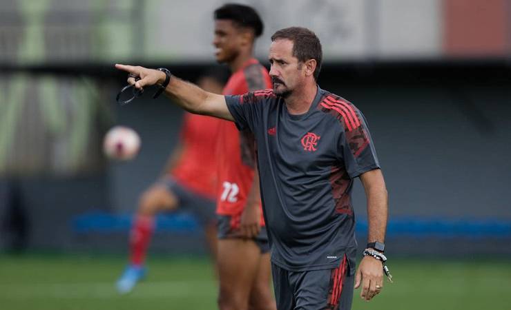 Técnico do Flamengo na Copinha minimiza perda de oito jogadores e valoriza reação contra o Oeste