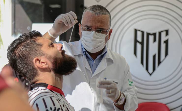 Guia da CBF prevê carência de testes em vacinados e descarta público "até eventual alteração"