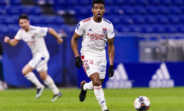 Flamengo intensifica negociação com Lyon para ter Thiago Mendes, seu antigo desejo
