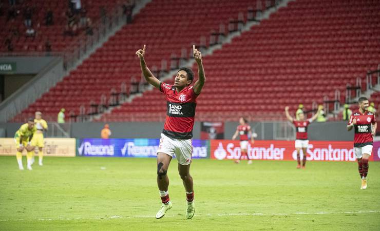Vitinho ostenta média de um gol a cada 18 minutos com Renato e espera ciclo de mais harmonia no Flamengo
