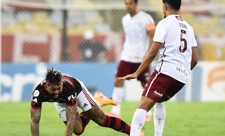 Análise: Flamengo domina as estatísticas, mas não a principal e falha de novo ao tentar se impor