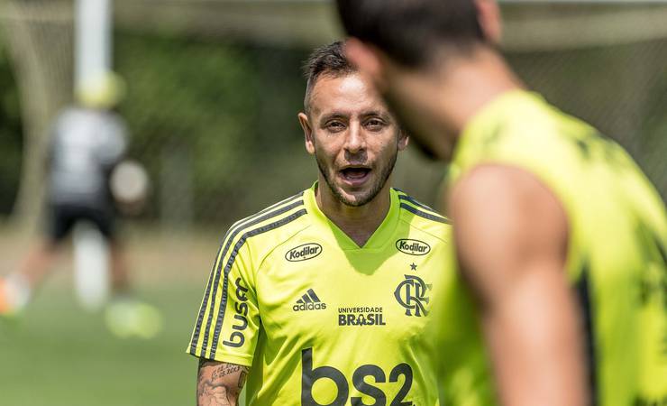 Rafinha e Arrascaeta treinam, e Flamengo prevê reavaliação horas antes de semi com o Grêmio