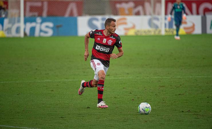 Escalação do Flamengo: Domènec faz testes na lateral direita e mantém opções em aberto