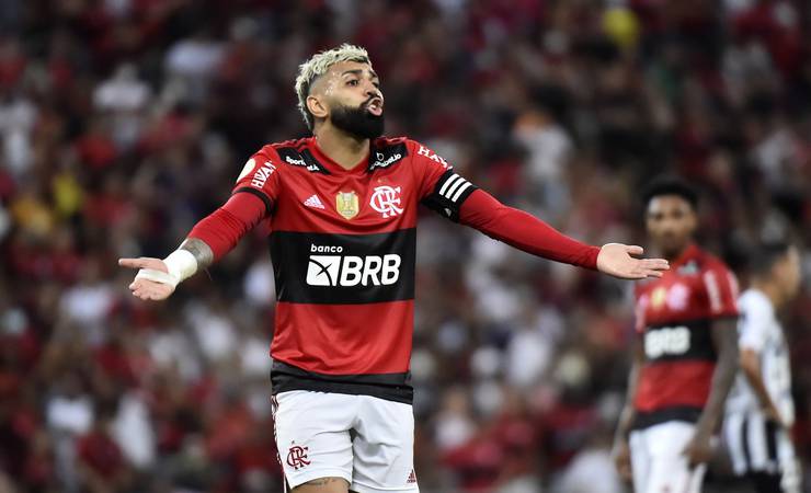 Análise: desinteressado, Flamengo passeia pelo Maracanã em despedida de 2021 e frustra 42 mil torcedores