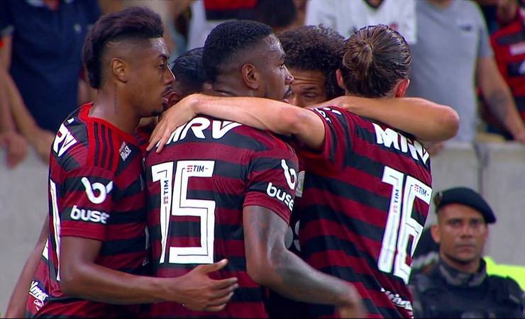 Após semana mágica, papai Arão curte boa fase com números marcantes e moral com o mister