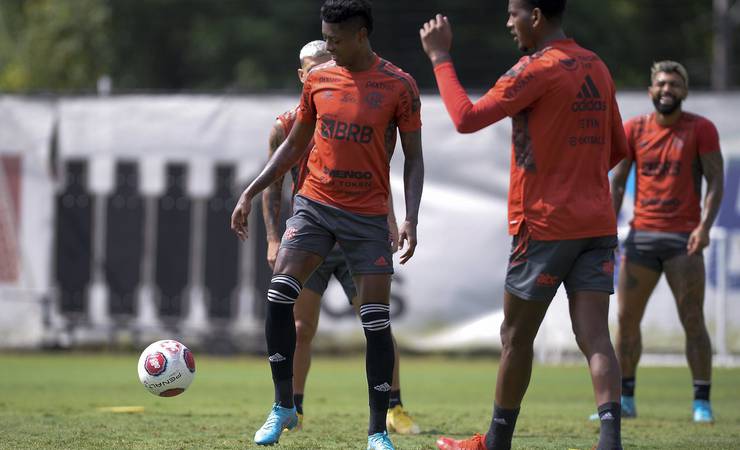 Escalação do Flamengo: contra o Vasco, Paulo Sousa volta a ter Arão e Andreas à disposição