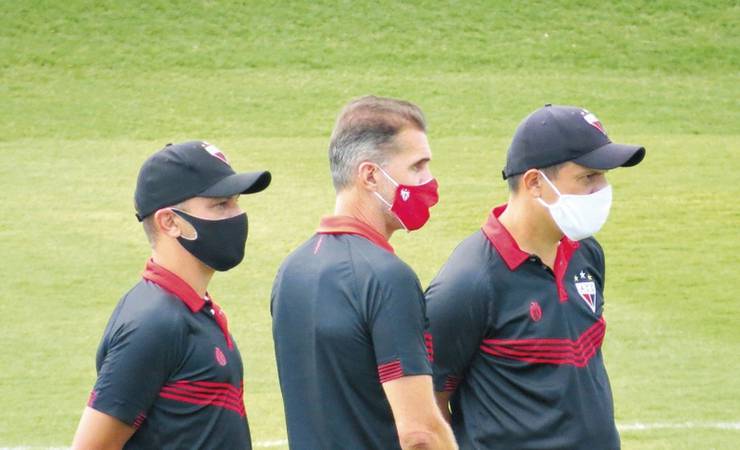 Atlético-GO consegue recurso na CBF para escalar jogadores que testaram positivo para Covid-19