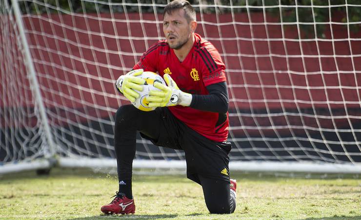 Com ingressos esgotados, Flamengo tem voltas de Diego Alves e Gustavo Henrique entre relacionados