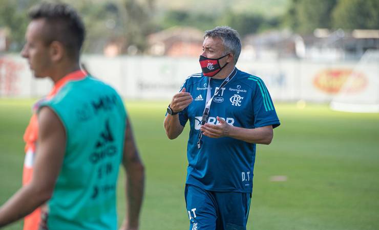 Dome conta com "auxiliares" Rafinha e Filipe Luís antes da estreia no comando do Flamengo