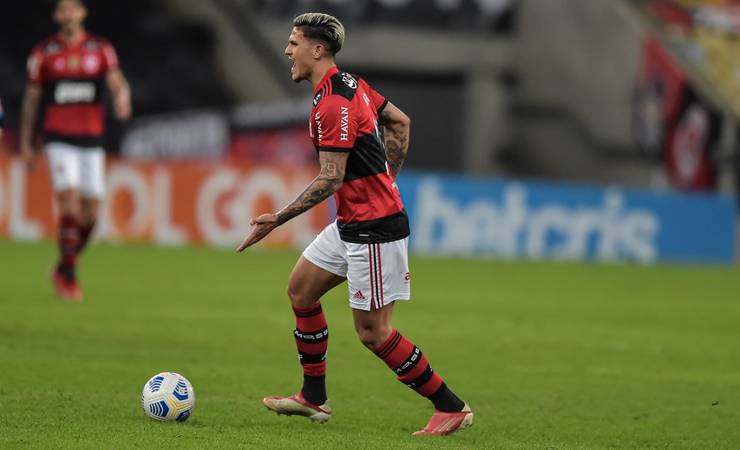 Flamengo informa que exame não apontou fratura no tornozelo de Pedro