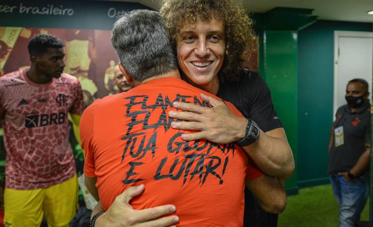 Reforço do Flamengo, David Luiz assiste ao duelo com o Palmeiras no estádio: "Sede de títulos"