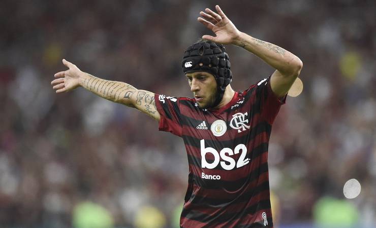 Rafinha comemora gol do Flamengo contra Vasco à la Edmundo em 1997; compare